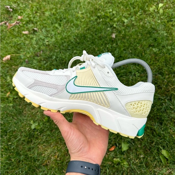 Running shoes Nike Zoom Vomero 5 Alabaster Malachite Brand new size 8,5 - Picture 3 of 8